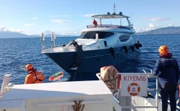 Muğla Bodrum açıklarında makine arızası nedeniyle sürüklenen teknedeki 2 kişi kurtarıldı
